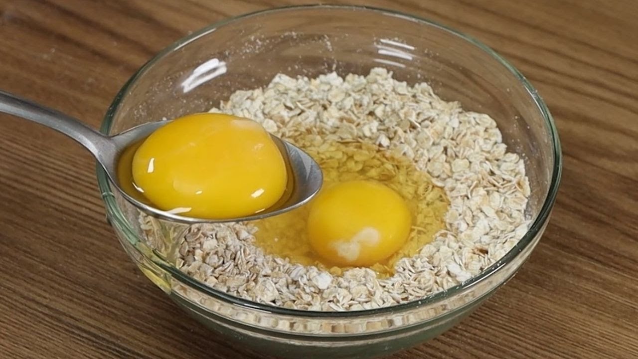 Si tienes 2 huevos y 1 taza de avena, ¡haz esta receta de menos de 5 minutos!