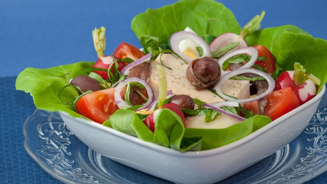 Traditional Salad Nicoise with Grilled Tuna