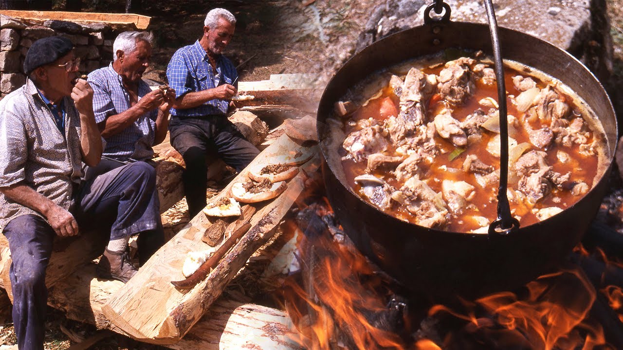 Caldereta tradicional de los pastores en la montaña | Receta popular | Documental