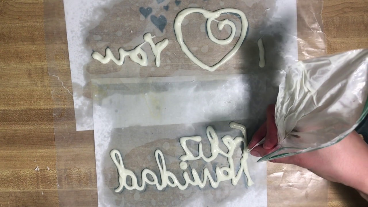 Como hacer letras de chocolate para decorar pasteles/postres para principiantes! -Nohely