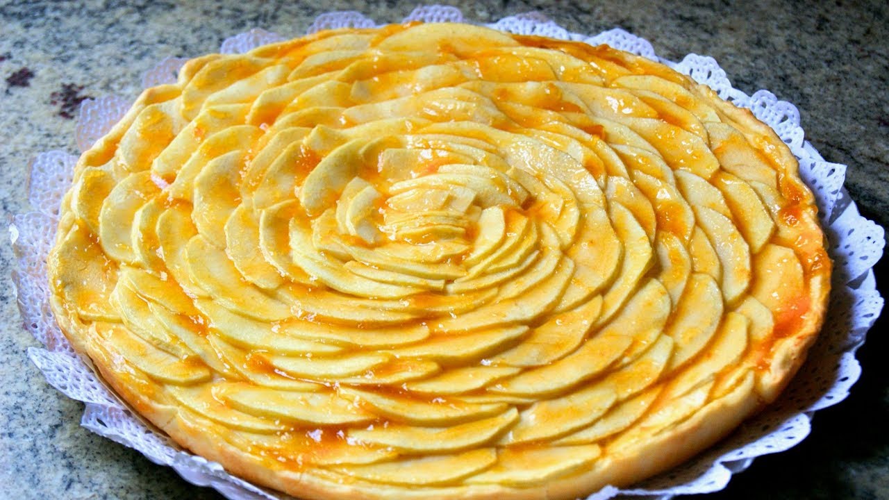 Tarta de manzana con crema pastelera. Receta clásica