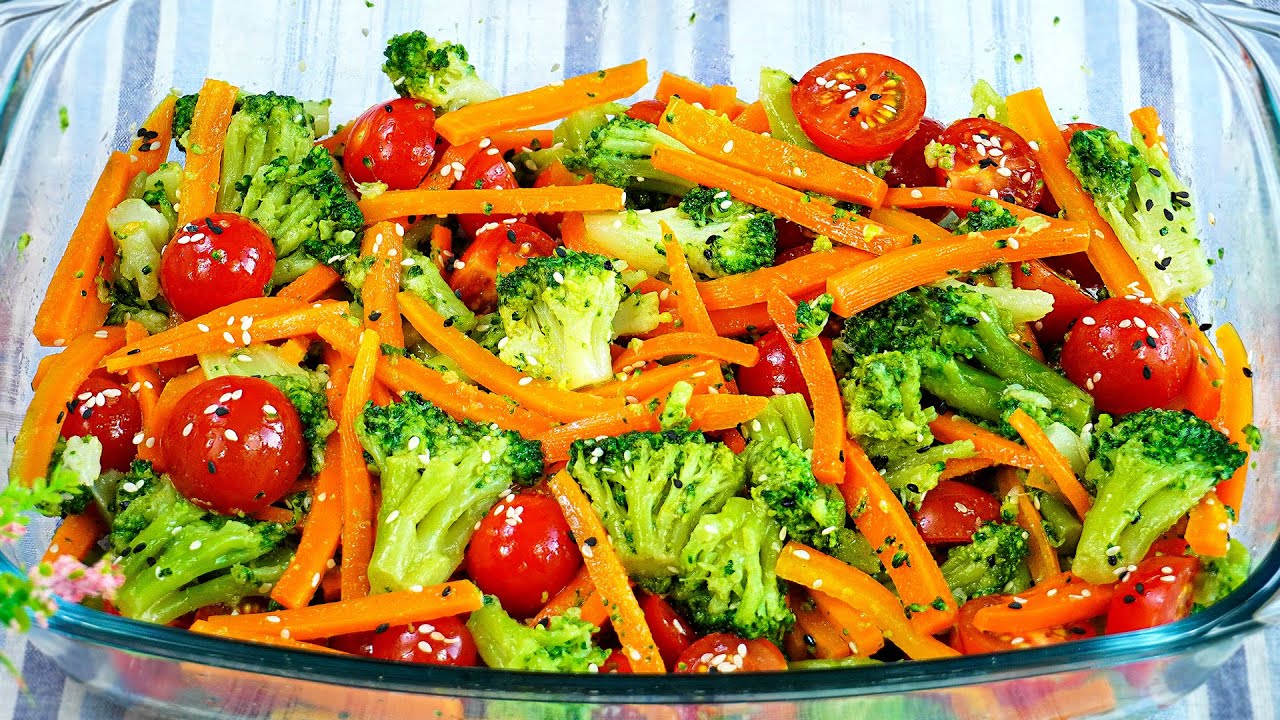 ¡Ensalada de brócoli que no puedes dejar de comer! Receta de cena fácil y saludable.