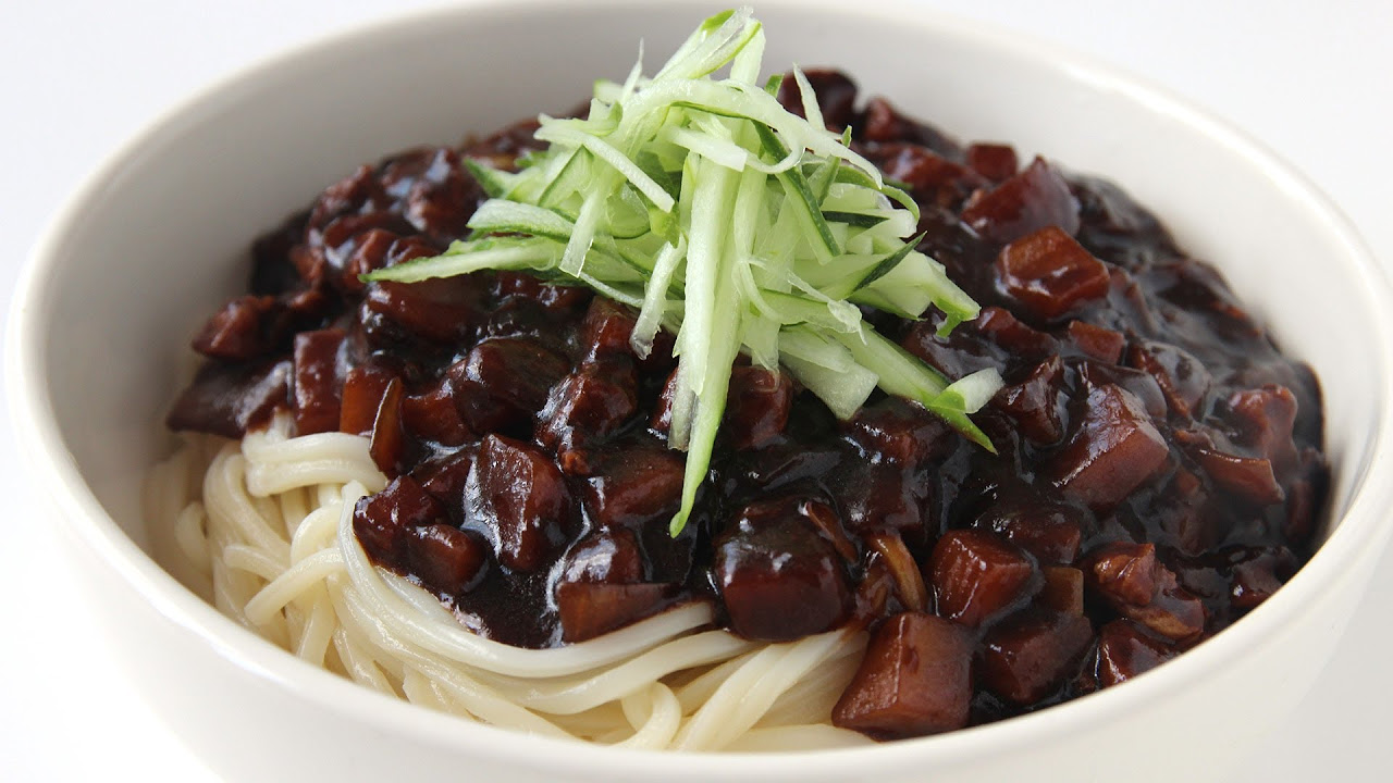 Noodles with blackbean sauce (Jjajangmyeon: 짜장면)