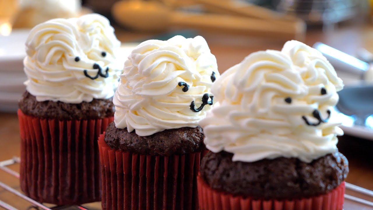 The process of making cute lettering cupcakes that are made only in limited quantities - Korean food