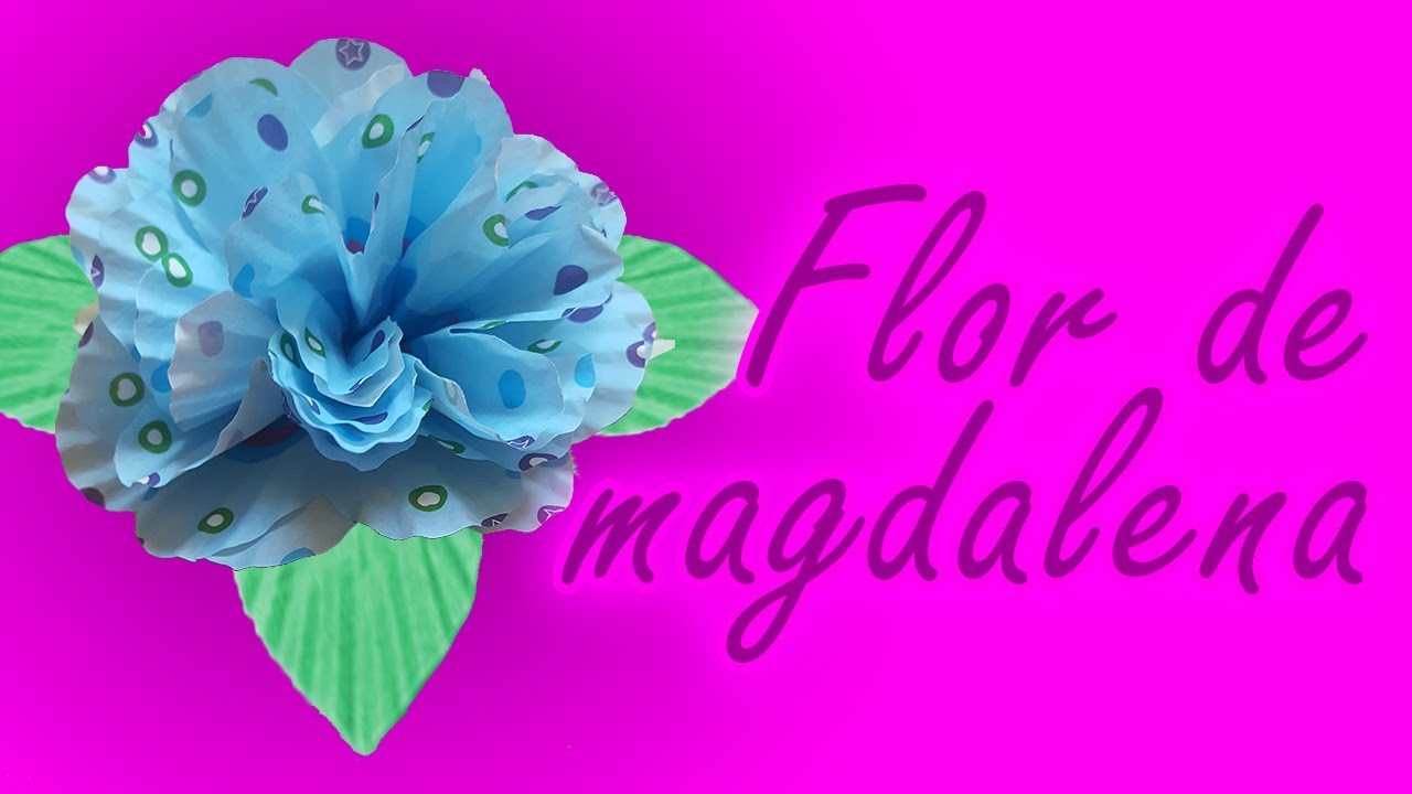 Flor de papel hecha con molde de magdalena