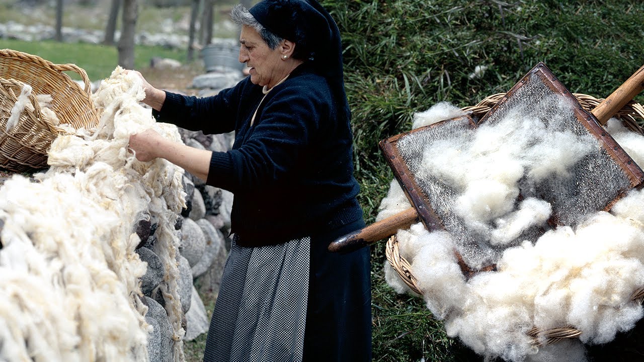La LANA en el Pirineo. Esquilado de ovejas, cardado y elaboración artesanal de prendas | Documental