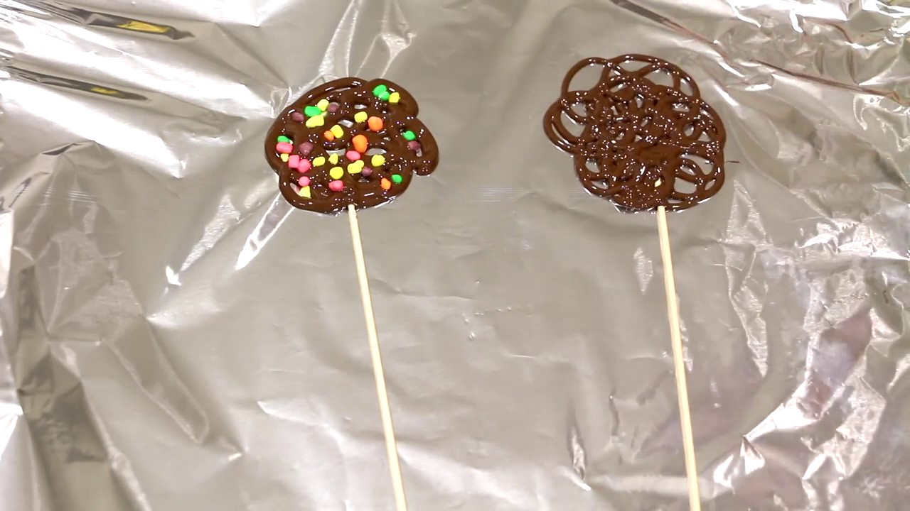 Piruletas de chocolate y chuches SUPER RICAS. 5 DIY dulces