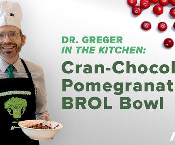 Dr. Greger in der Küche: Cranberry-Schoko-Granatapfel-GRHL-Schale