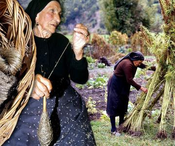 El CÁÑAMO en el Pirineo. Cultivo y elaboración tradicional de tejidos y fibras en 1996 | Documental