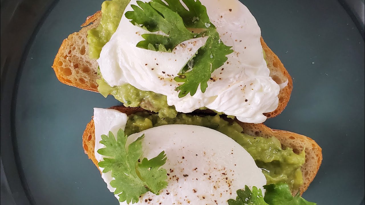 Brunch de lujo: huevos pochados con avocado toast