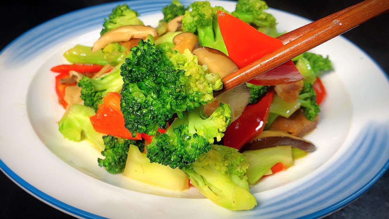 De esta forma, el brócoli no absorbe agua ni aceite, el color es verde, el sabor es fresco y