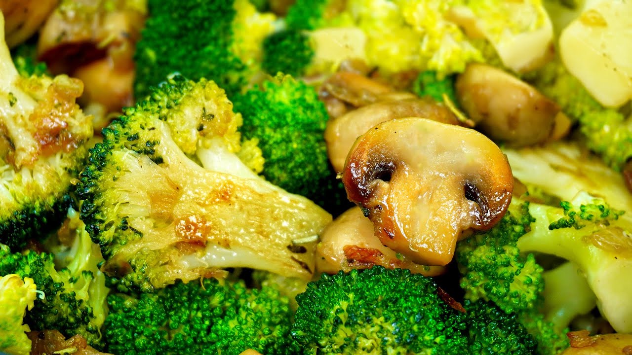 El brócoli nunca se había cocinado tan deliciosamente. Brócoli con champiñones y patatas al horno.