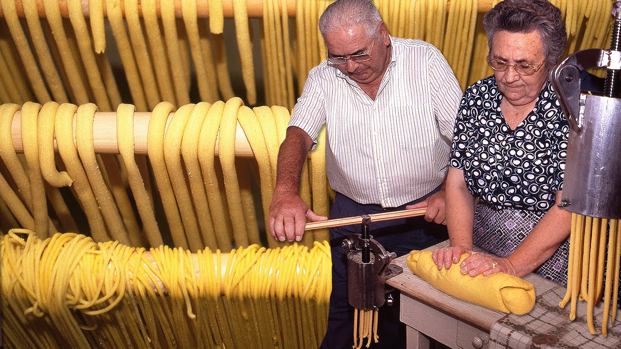 FIDEOS Y MACARRONES artesanos. Elaboración y consumo de pasta en la POSGUERRA española | Documental