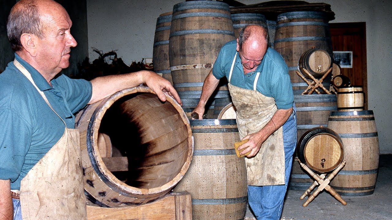 José, el TONELERO. Elaboración artesanal de BARRILES Y TONELES para guardar el vino | Documental