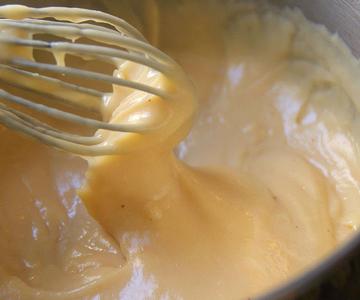 Cómo preparar una crema pastelera para postres