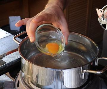 Pochierte Eier Anleitung | Verlorene Eier Rezept | Pochiertes Ei kochen (Folge 192)
