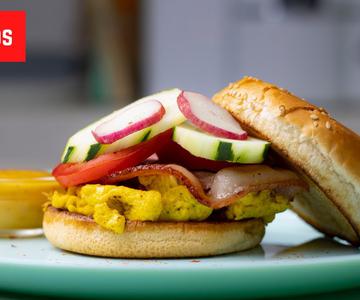 Receta FÁCIL de sándwich de tocino para el desayuno | recetas de desayuno