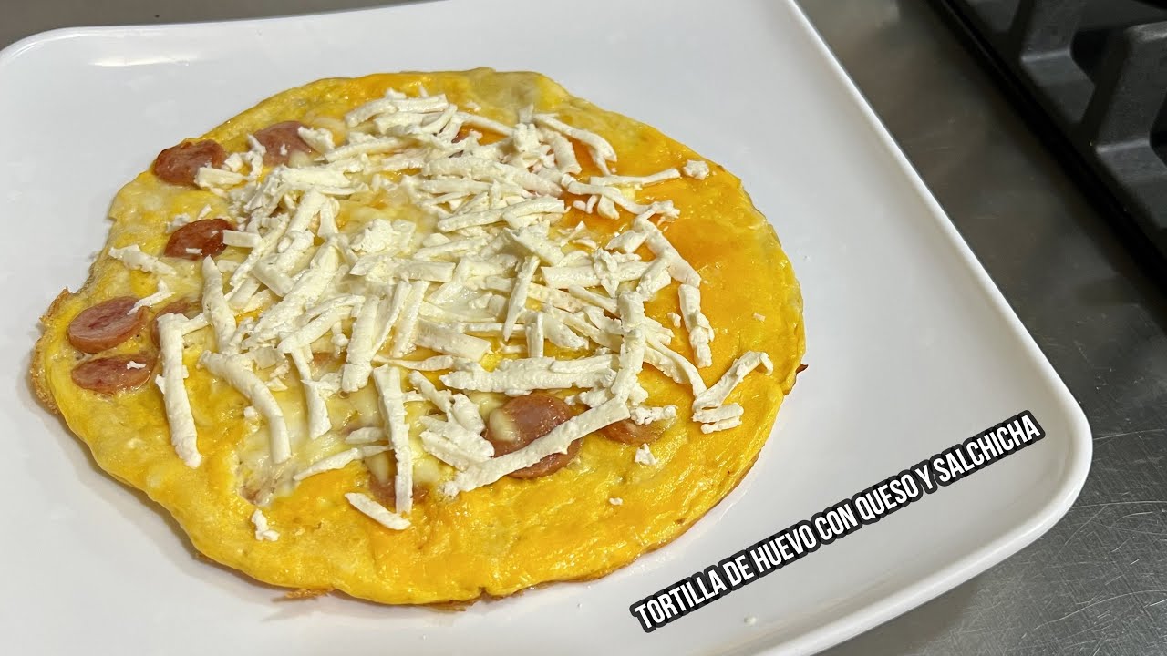 Cómo preparar una TORTILLA DE HUEVO con Salchicha y QUESO para el