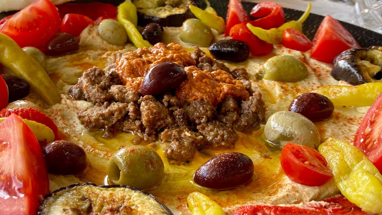 Hummus mit Fleisch und Pita - die beste Kichererbsen-Paste mit Lamm u. Gemüse