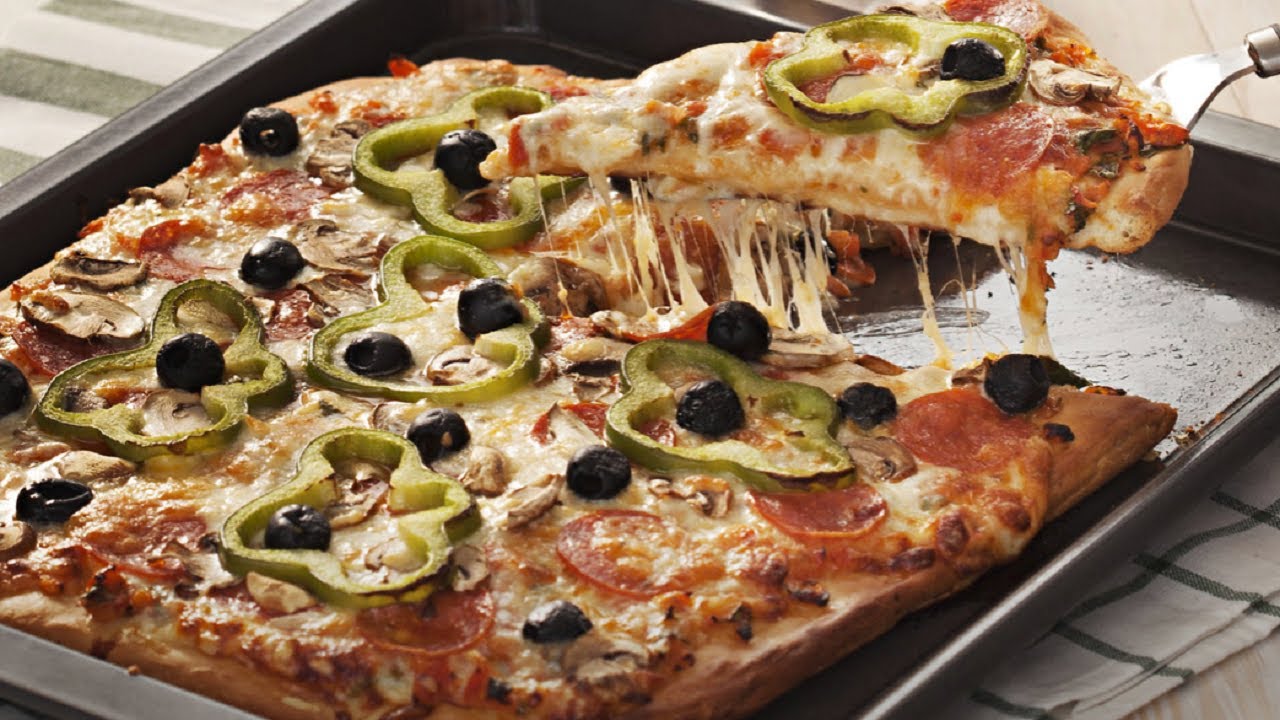 Recetas Thermomix ® TM5 - Pizza de Pepperoni, Emmental y Champiñones
