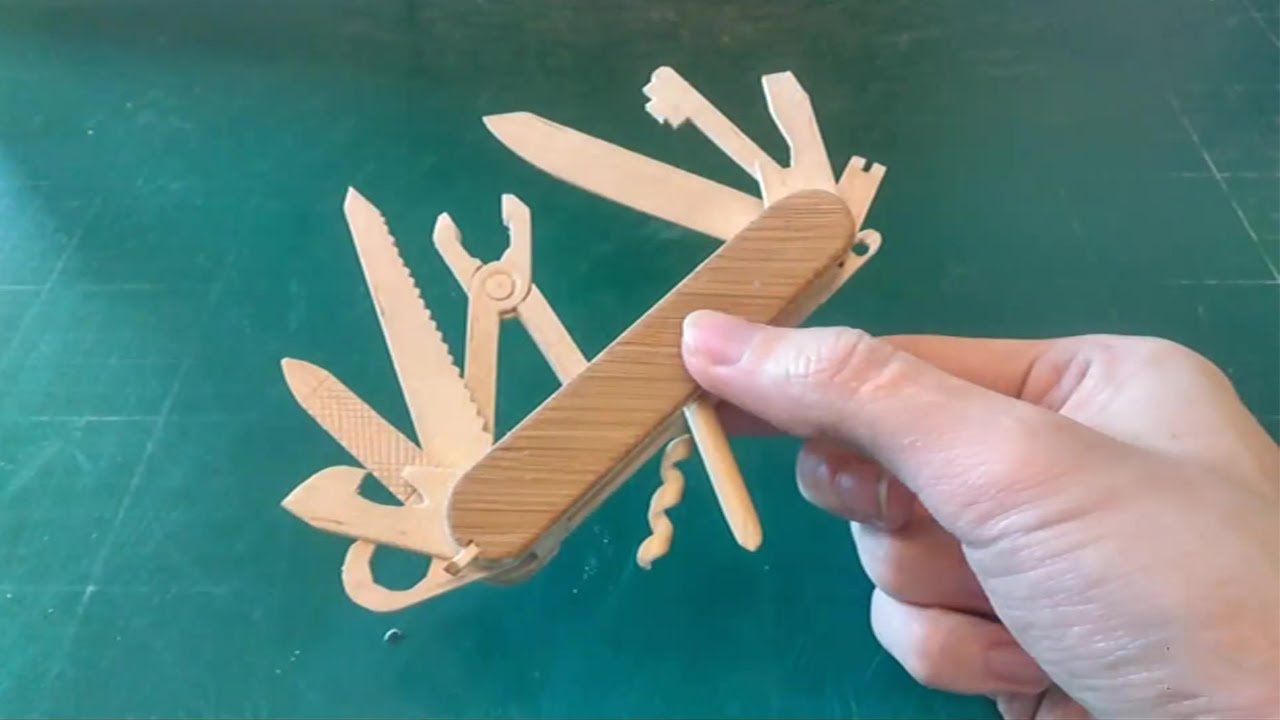Una Navaja Suiza Hecha Con Palillos De Helado (Swiss Knife Made Using popsicle sticks)