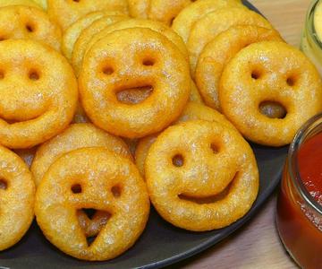 Emoticono de patata emoji y salsa de queso