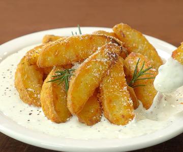 Papas Fritas y Papas Al Horno, con Salsa de Queso Crema