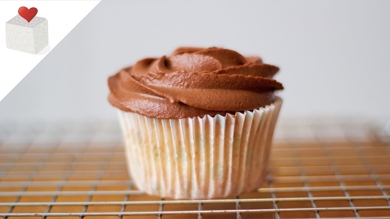 Cómo hacer Crema de Trufa para decorar tus Cupcakes | Azúcar con Amor