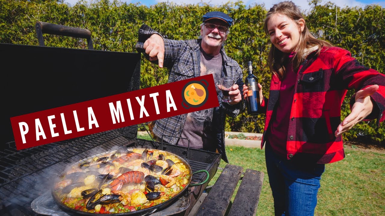 Deliciosa PAELLA MIXTA a Fuego de Leña en Canadá 🥘 | Paella Española con Pollo, Mariscos y Chorizo!