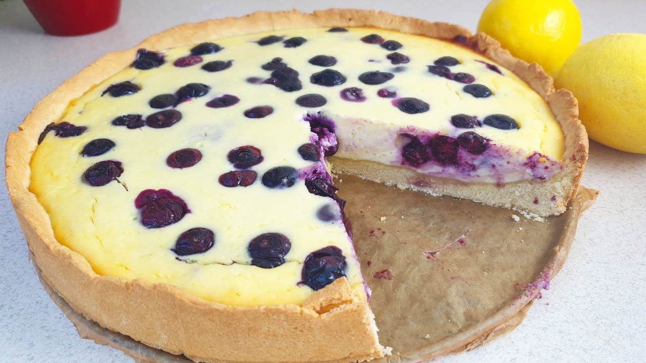 Pastel con arándanos. Tarta de arándanos con sensación de quark. Tarta de queso con arándanos.